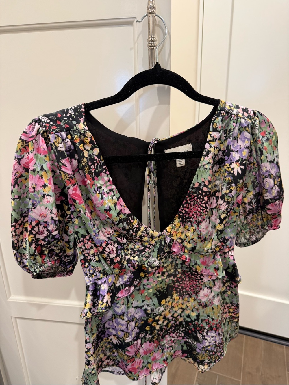 Topshop Black Floral V-Neck Puff Sleeve Blouse